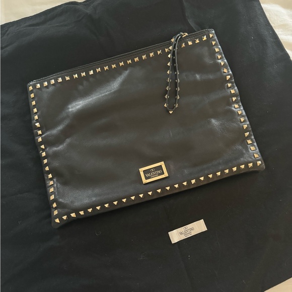 Valentino Rocktstud Vitello Oversized Clutch with wrist strap - Picture 9 of 10